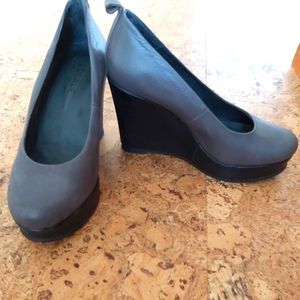 Locale Platform Wedge